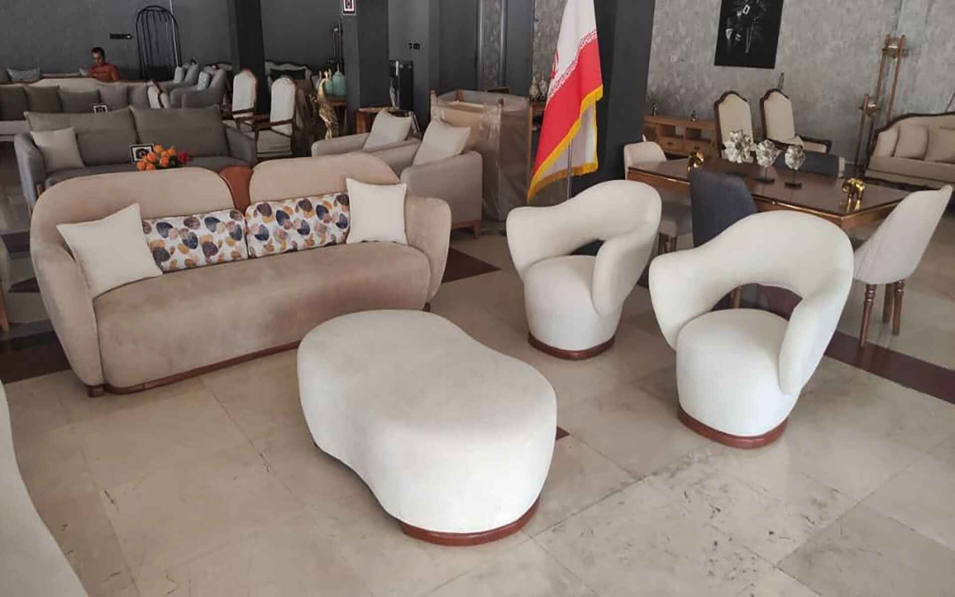 مبل راحتی چوب و پارچه لاکچری